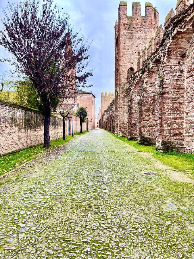 モンタニャーナCa' Del Sole - Attico Panoramico In Centro Storicoアパートメント エクステリア 写真