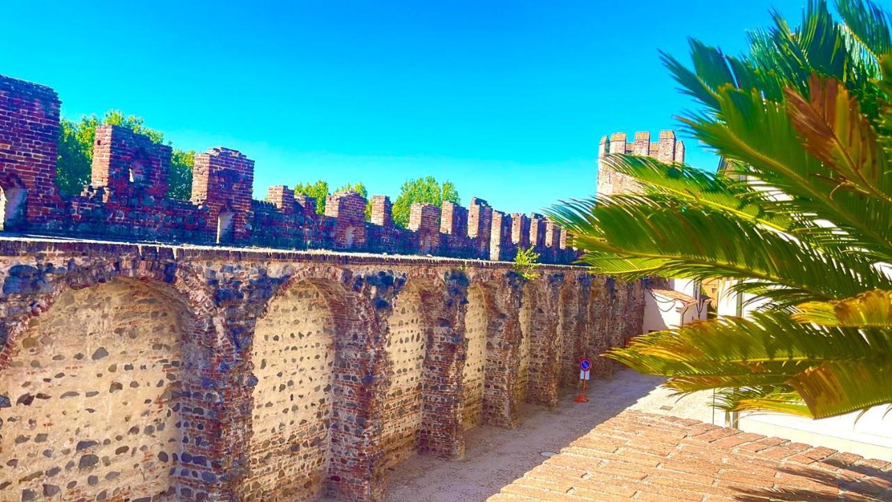 モンタニャーナCa' Del Sole - Attico Panoramico In Centro Storicoアパートメント エクステリア 写真