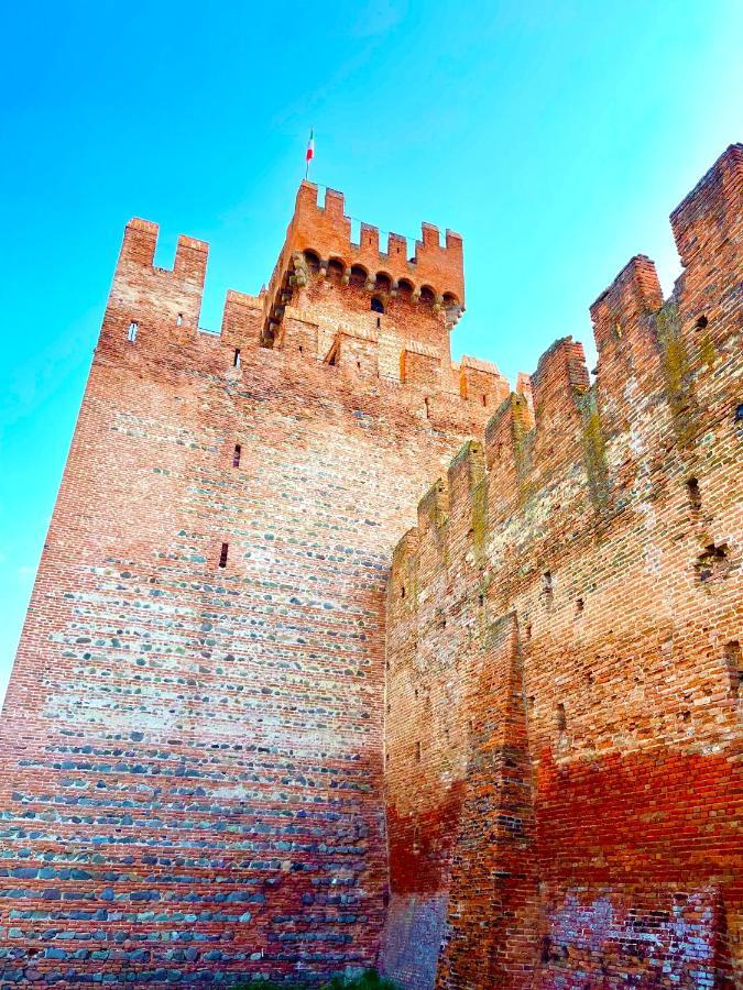モンタニャーナCa' Del Sole - Attico Panoramico In Centro Storicoアパートメント エクステリア 写真