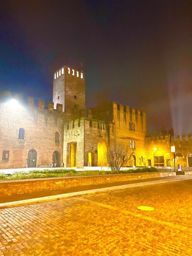 モンタニャーナCa' Del Sole - Attico Panoramico In Centro Storicoアパートメント エクステリア 写真
